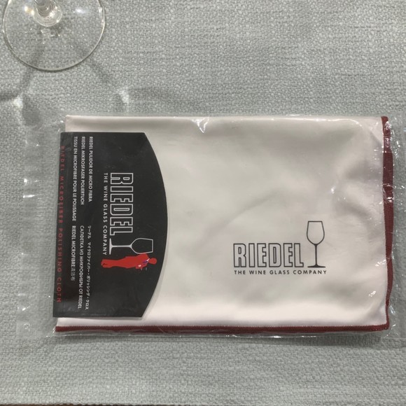 2 x Riedel White Wine Glasses with polishing cloth - Picture 5 of 6